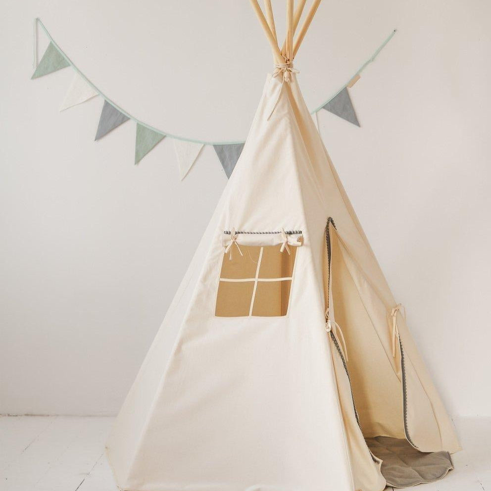 “Grey Pompoms” Teepee Tent with Pompoms