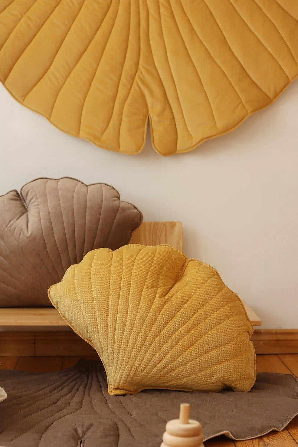 Velvet “Honey” Ginkgo Leaf Mat