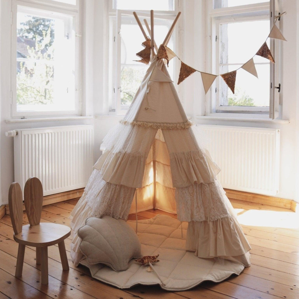 “Shabby Chic” Teepee Tent with Frills