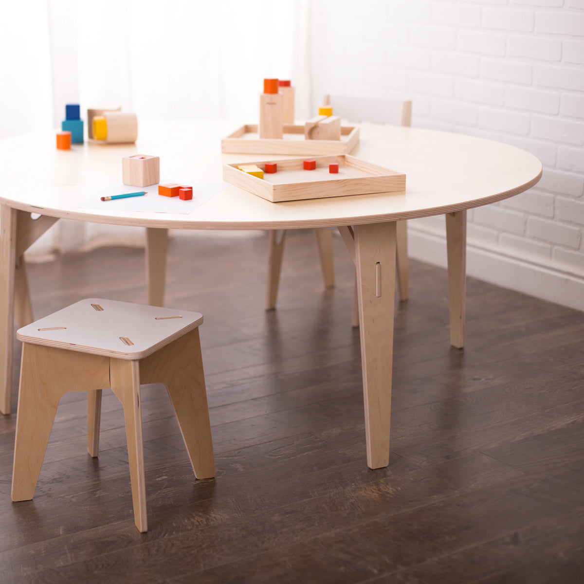Round Table by Sprout
