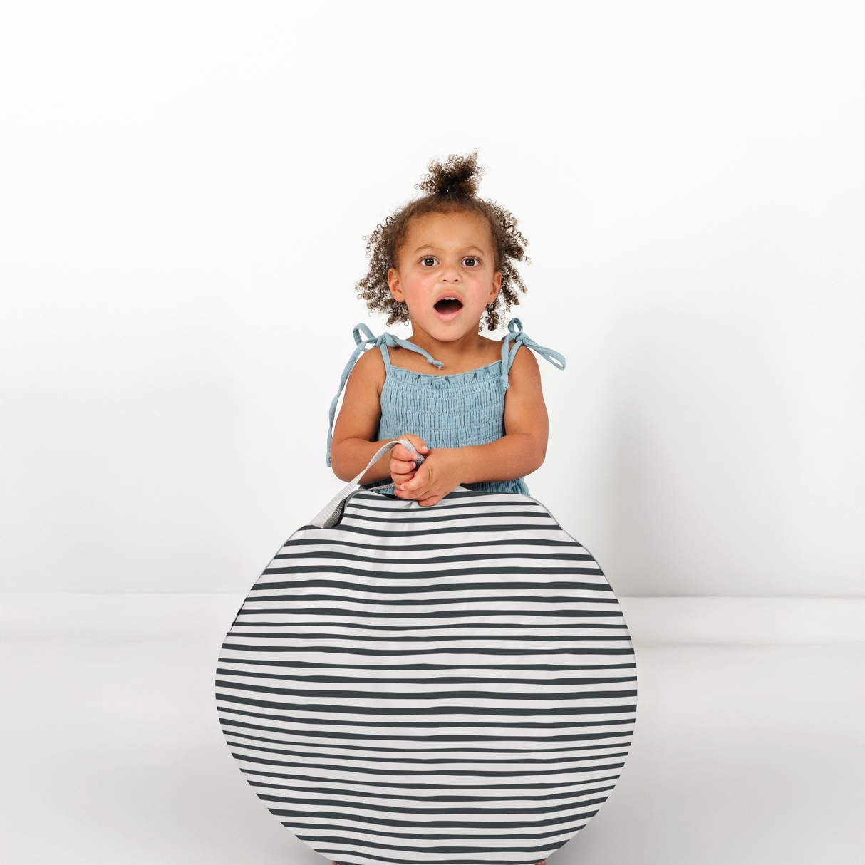 Bold Stripe Play Tent