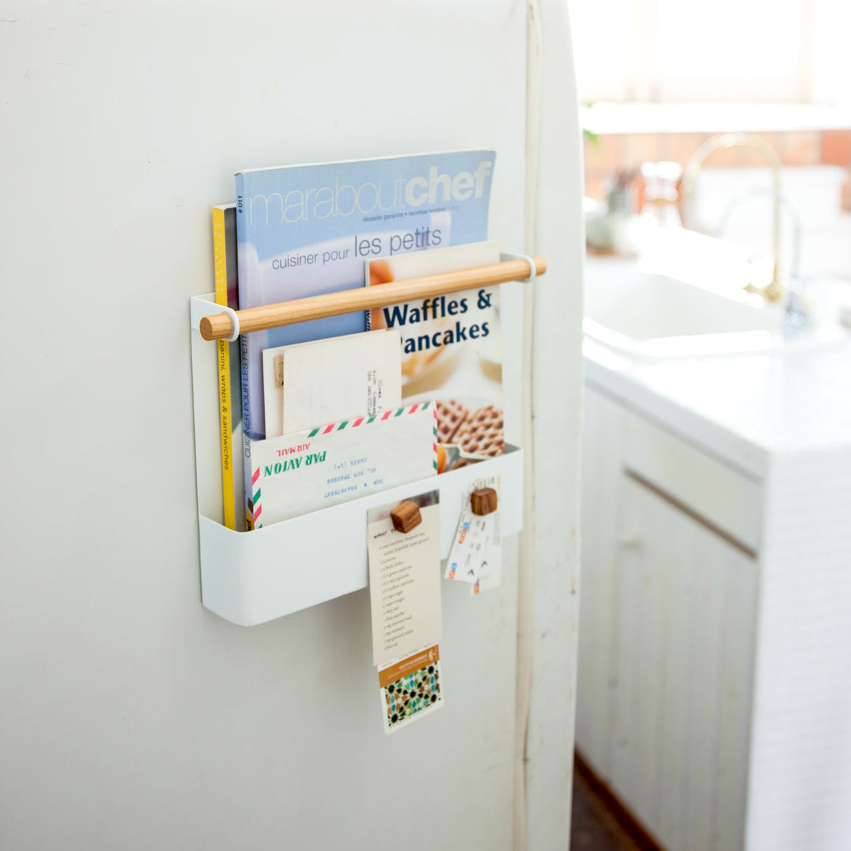 Magnetic Paper Holder