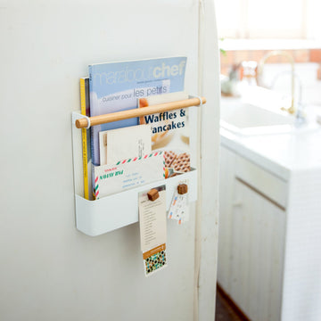 Magnetic Paper Holder