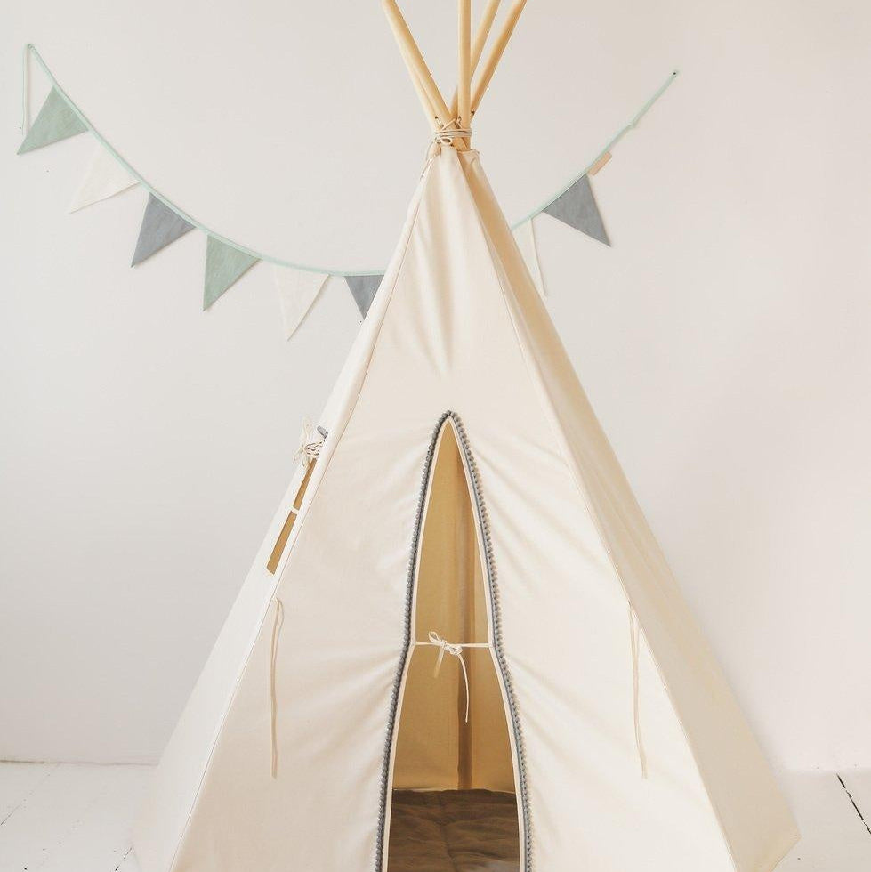 “Grey Pompoms” Teepee Tent with Pompoms